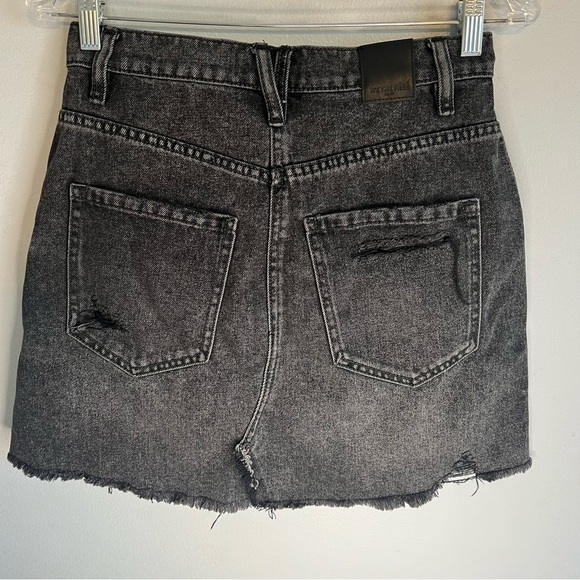 Free People Brea Faded Black Cutoff Denim Skirt Distressed Size 27 Button Fly - Picture 11 of 16